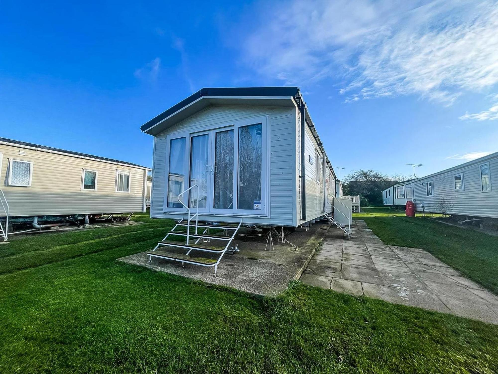 Stunning Caravan For Hire Nearby In Norfolk Ref 23050s *