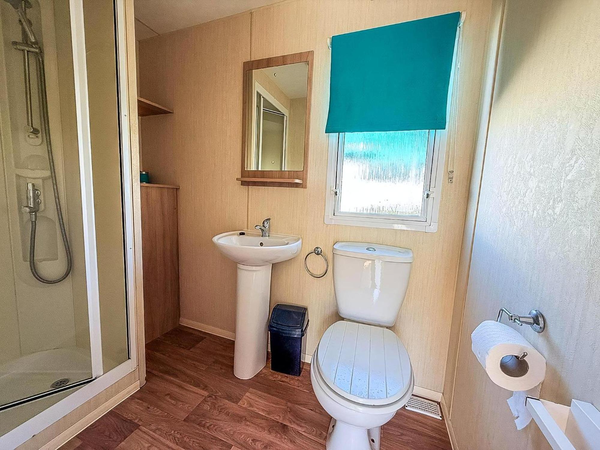 Campsite 6 Berth Caravan For Hire With Decking At Manor Park In Norfolk Ref 23017s Hunstanton