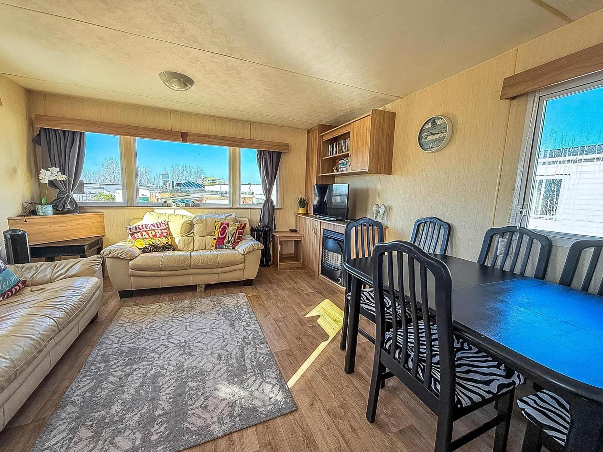 6 Berth Caravan For Hire With Decking At Manor Park In Norfolk Ref 23017s