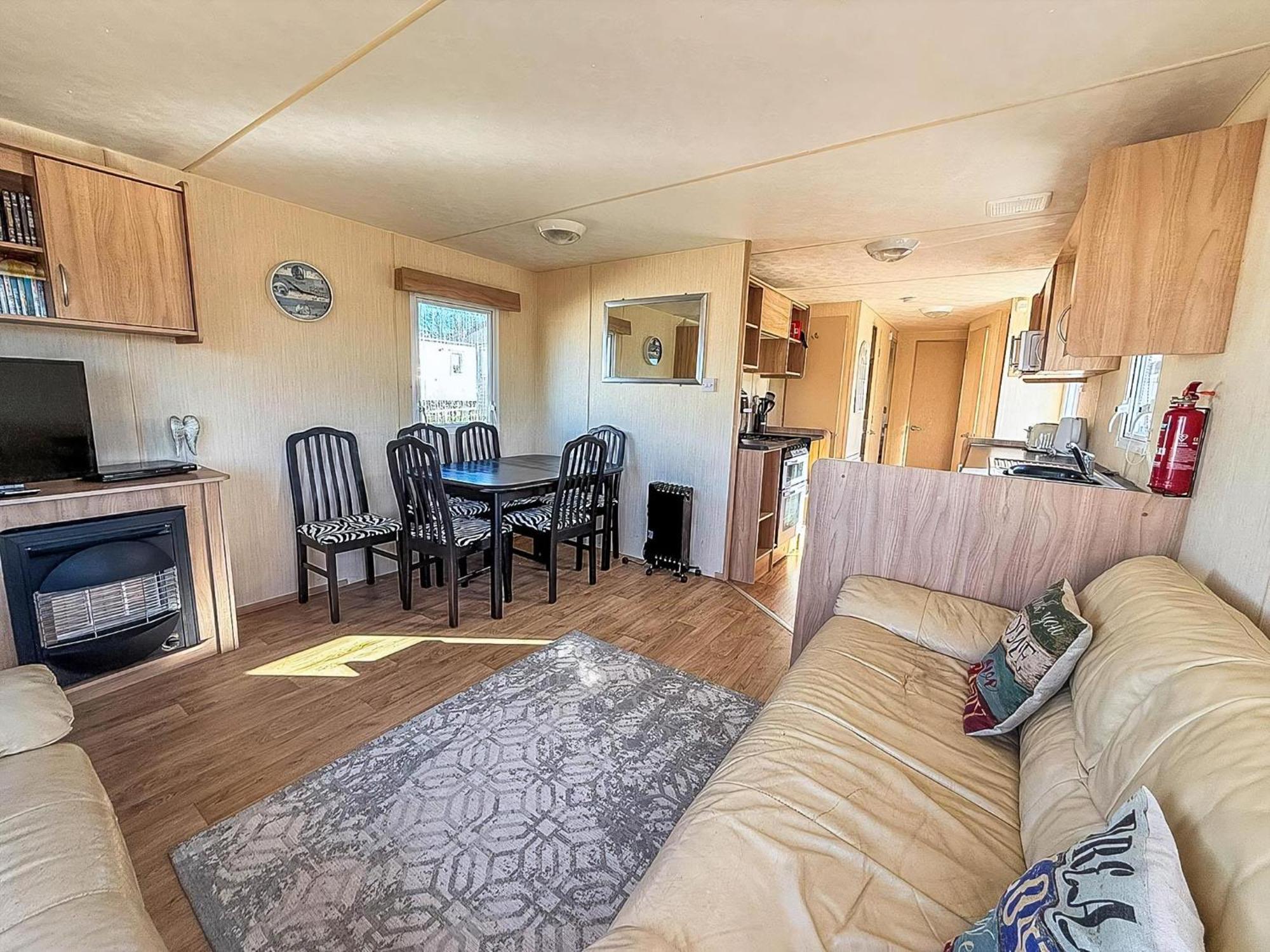 6 Berth Caravan For Hire With Decking At Manor Park In Norfolk Ref 23017s Campsite Hunstanton