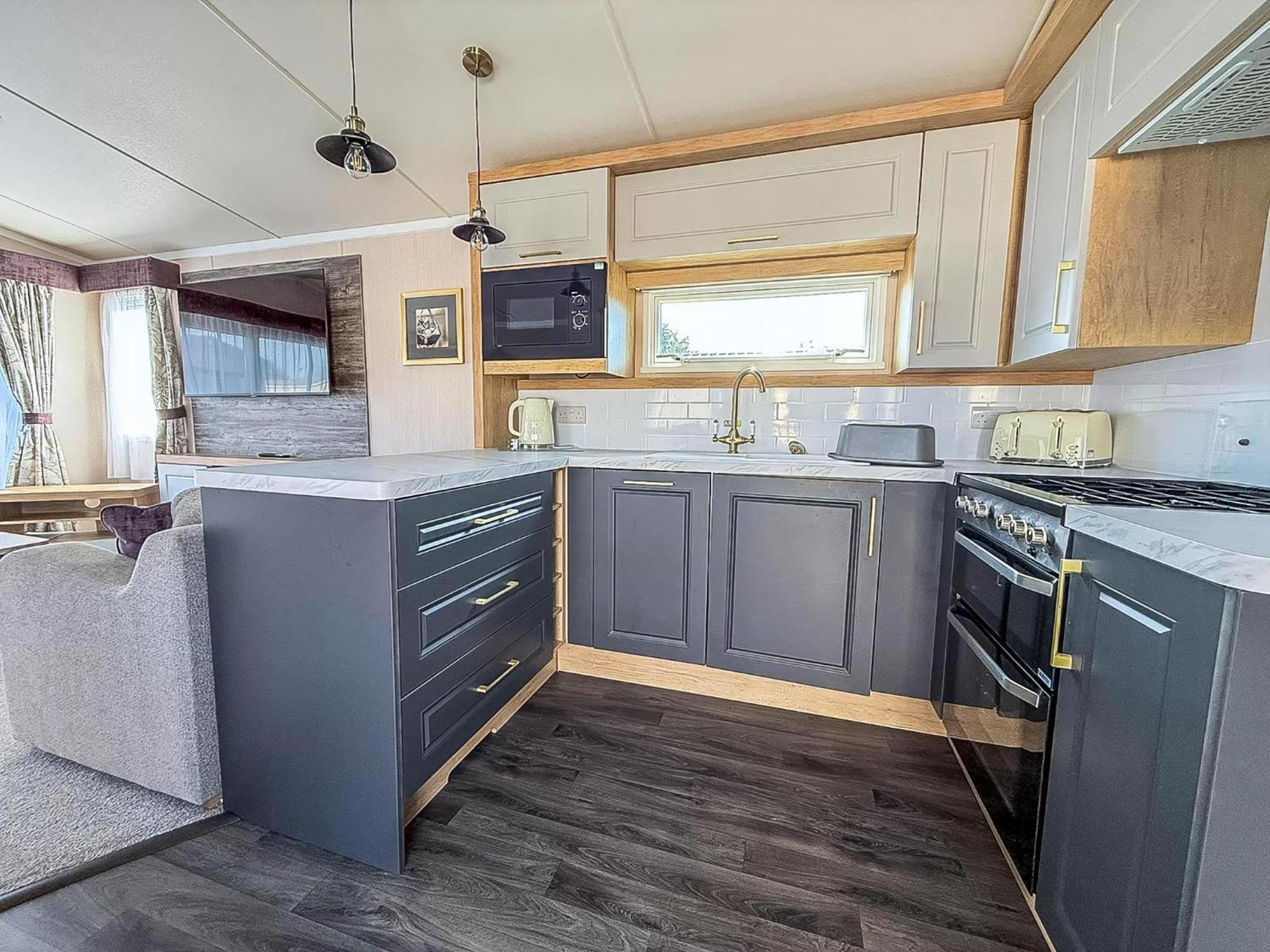 Stunning 6 Berth Caravan With Decking At Manor Park, Near Ref 23068c Campsite