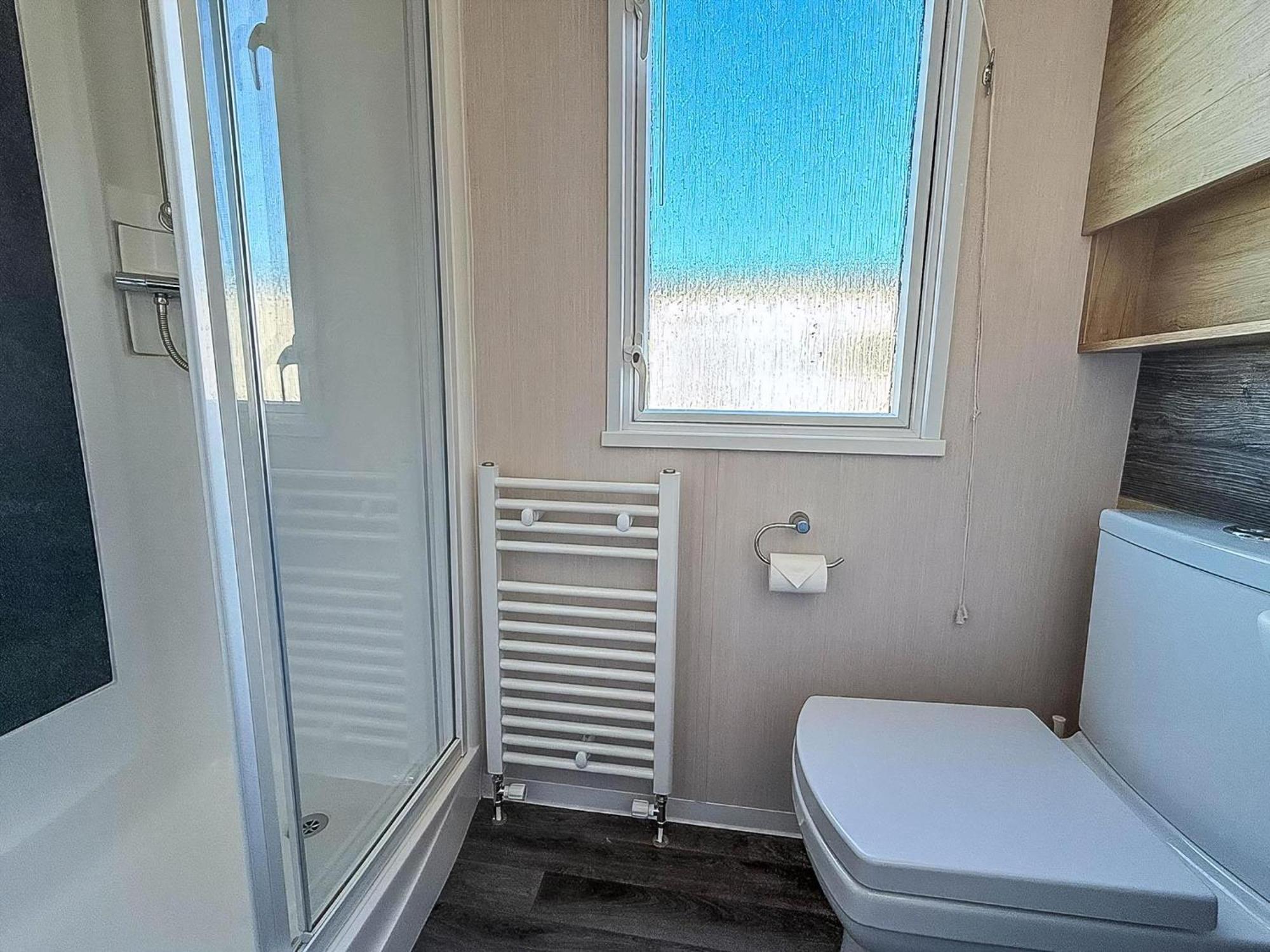 Stunning 6 Berth Caravan With Decking At Manor Park, Near Ref 23068c