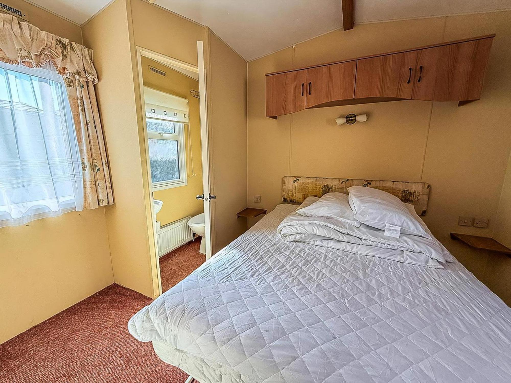 6 Berth Caravan For Hire In By The In Norfolk Ref 13002l Hunstanton