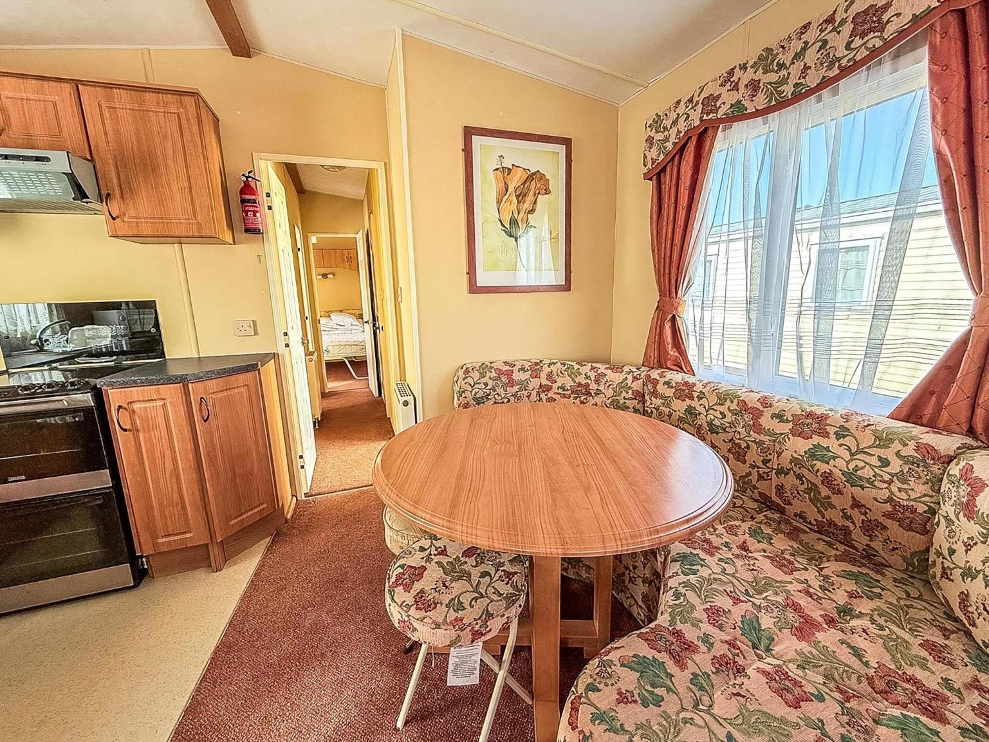 6 Berth Caravan For Hire In By The In Norfolk Ref 13002l * Hunstanton