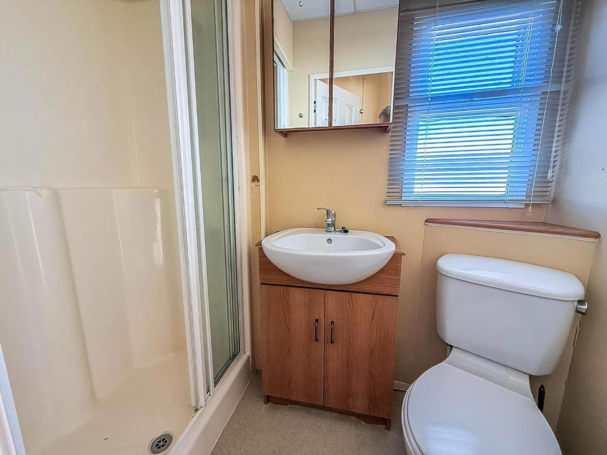 6 Berth Caravan For Hire In By The In Norfolk Ref 13002l Campsite *