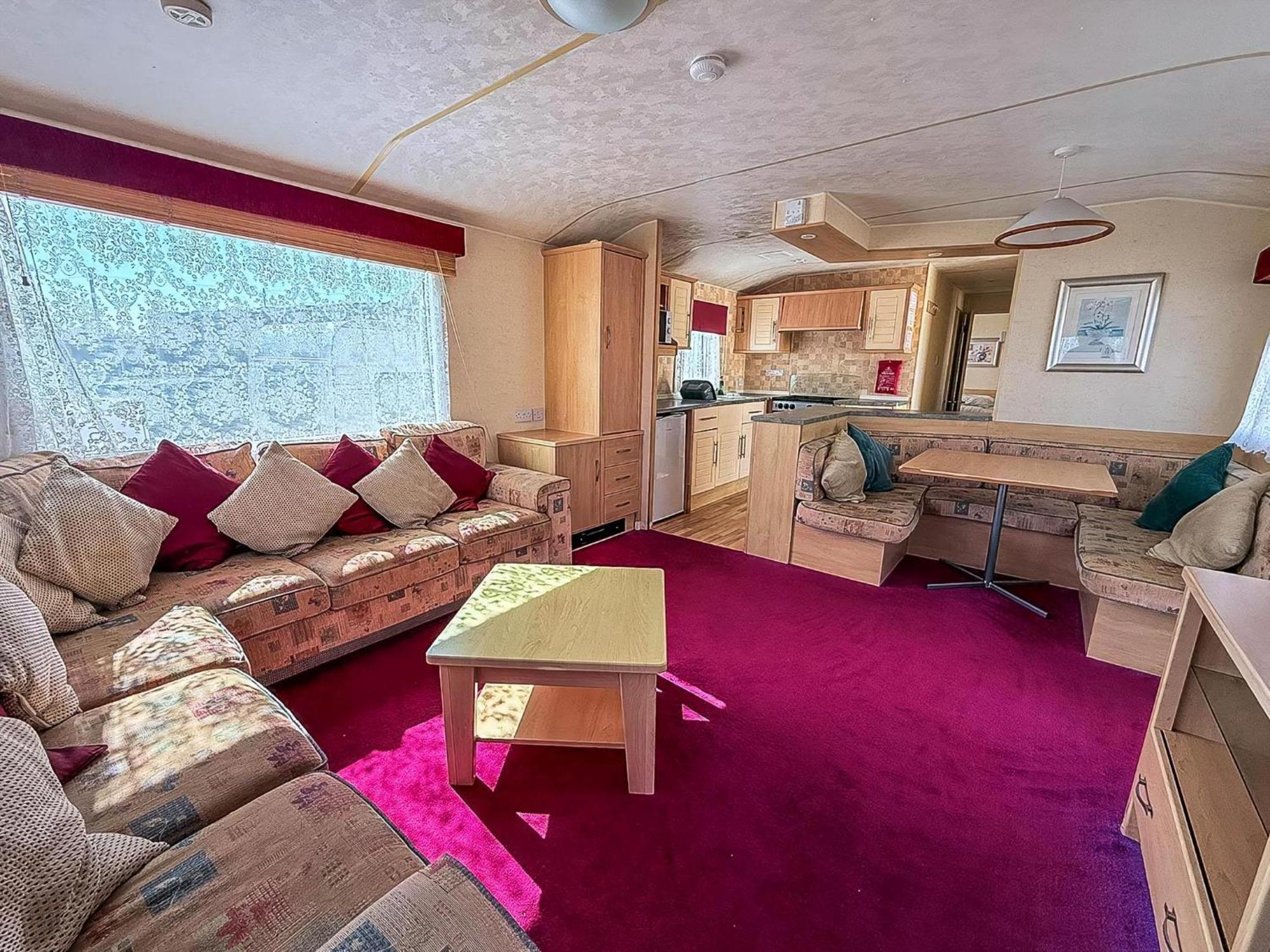 Campsite 6 Berth Caravan For Hire At Lees In Ref 13006l *