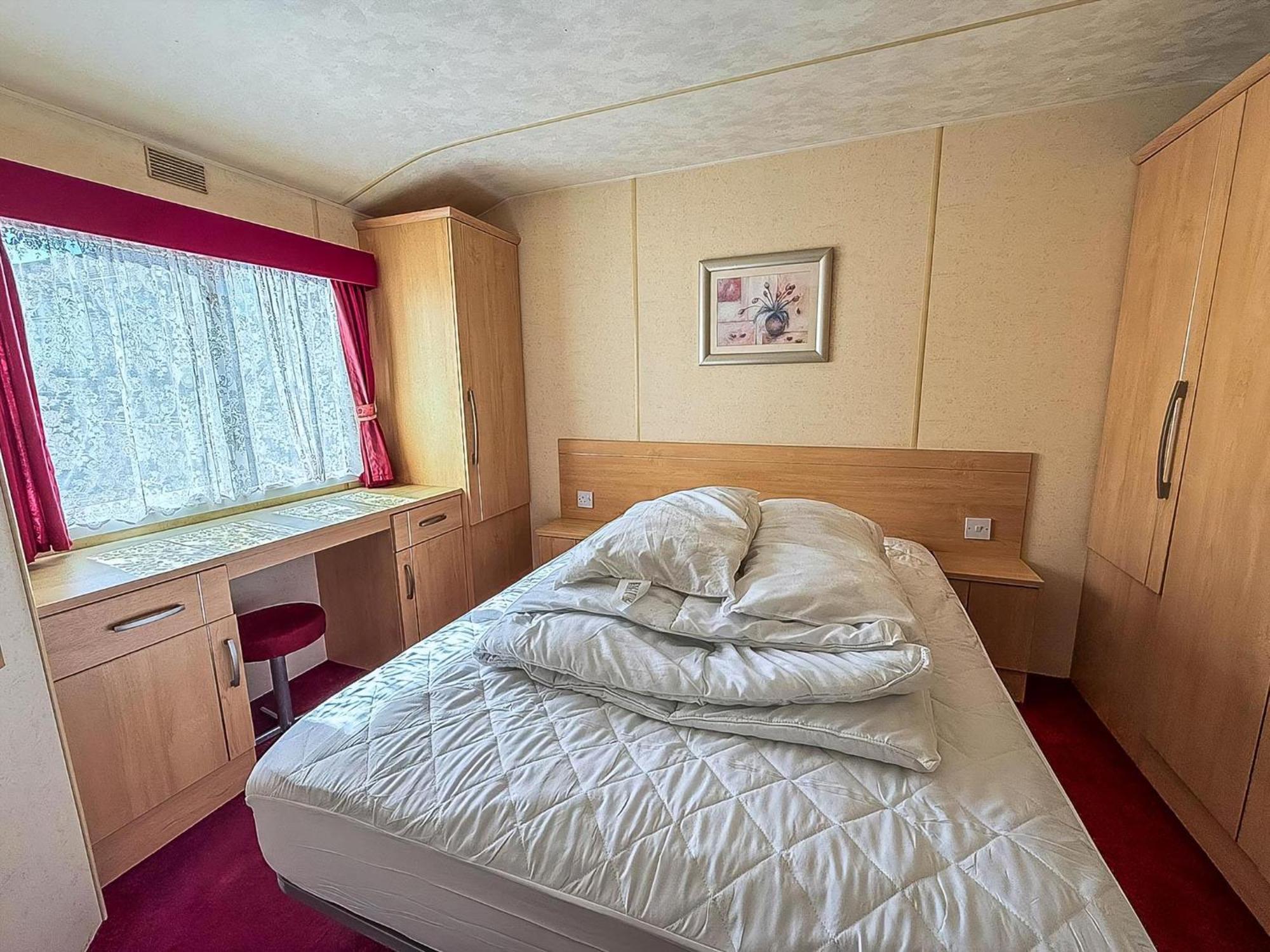 6 Berth Caravan For Hire At Lees In Ref 13006l Campsite Hunstanton