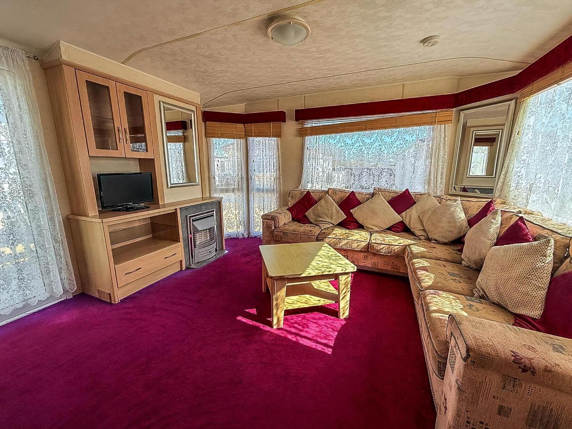 Campsite 6 Berth Caravan For Hire At Lees In Ref 13006l